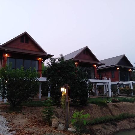 บ้านกลางเกาะ รีสอร์ท يوثاي ثاني المظهر الخارجي الصورة